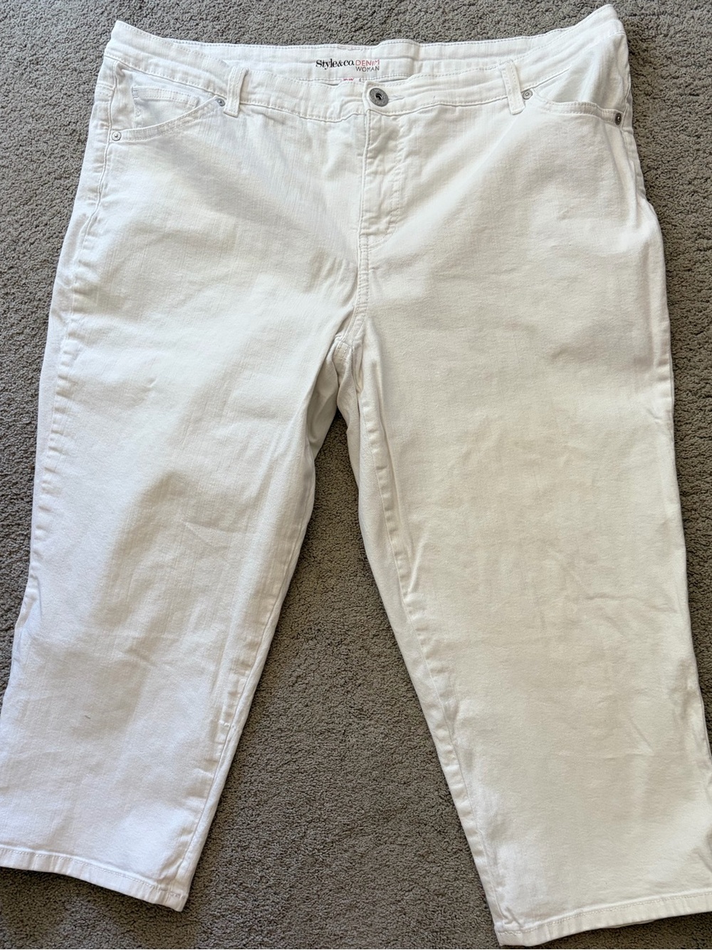 Summer Necessity - White Cropped Jeans